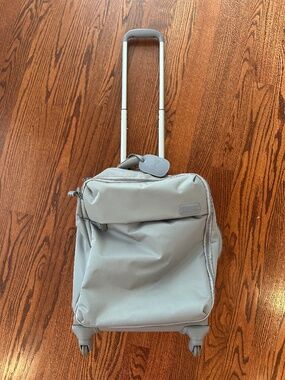 Lipault Plume original carry-on spinner suitcase, color: grey